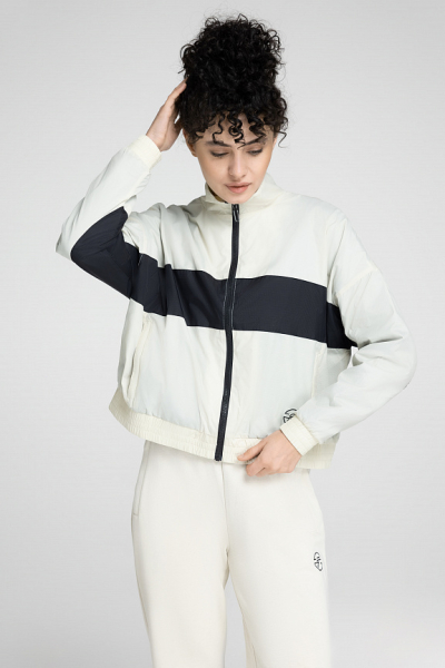 W02120SF-SB241 Куртка ветрозащитная женская (бежевый/черный)