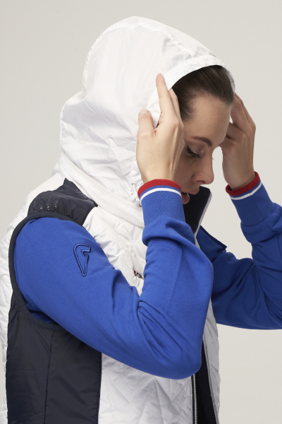 W11320G-FF242 Жилет утепленный женский (белый/синий)