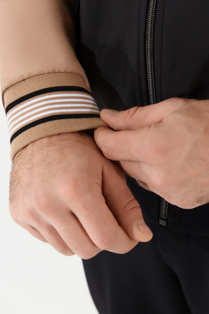 M04350G-DB251 Костюм тренировочный мужской (бежевый/черный)