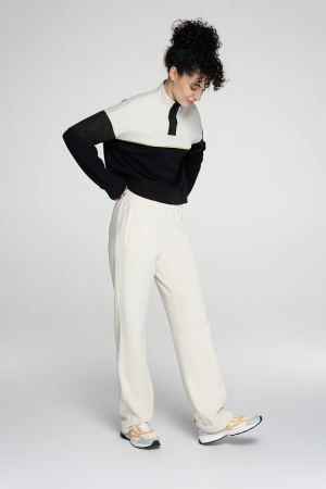 W04320SF-BS241 Костюм тренировочный женский (черный/бежевый)